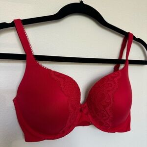 Beautiful red Victoria’s Secret push-up bra Size 34D, like new!